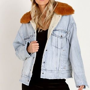 Levi’s denim trucker jacket with faux fur collar